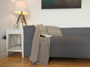 Modern Apartment By The Beach